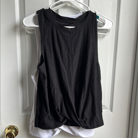 3 Sleeveless Women's Active Wear Tops Size Medium - Picture 4 of 5